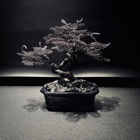 在靜默中成形的力量-TONARIS"鋁．舍利真柏-黑銀"